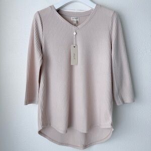 NWT Greige V-Neck Waffle Knit 3/4 Sleeves Tunic Top Neutral Beige Size Medium